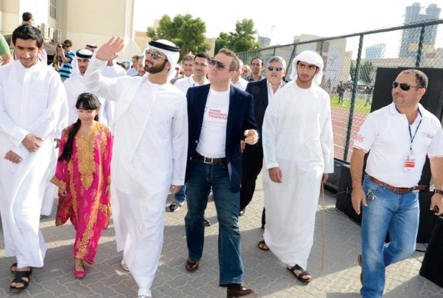 "منصور بن محمد راعي الدورة يحيي الحضور \tمن المصدر"