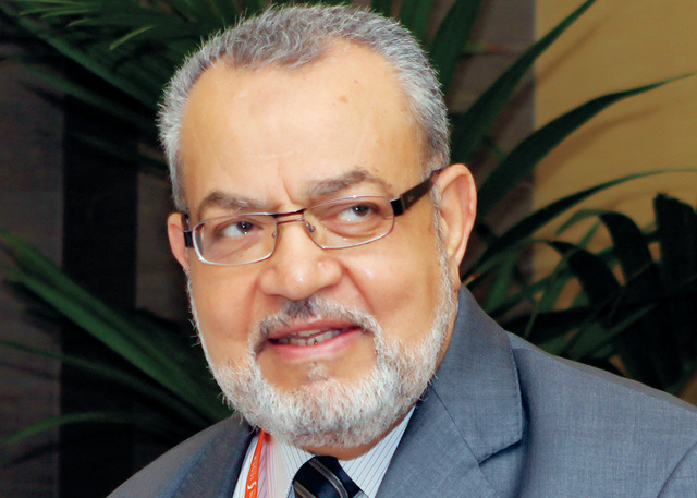"د.عبدالعزيز صالح: الادوية العربية ما زالت تدور في فلك التقليدية"