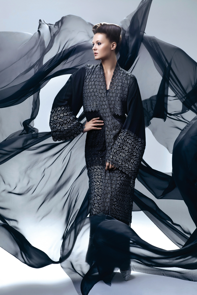 "عباءة من تصميم هانيه من المصدر"