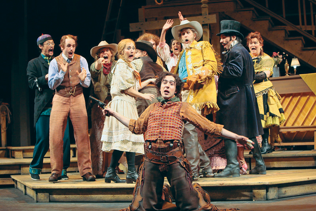 "المسرح الغربي تفوق بصري يوازي سيناريو العرض            \t أرشيفية"