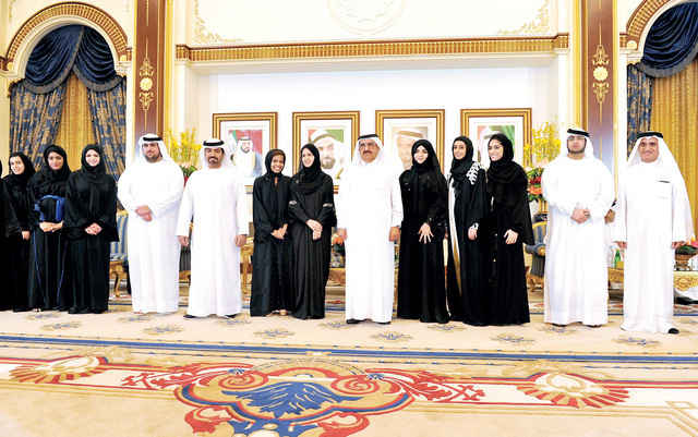 "حمدان بن راشد وحمدان بن مبارك وراشد وسعيد بن حمدان بن راشد والجاسم وأعضاء البعثة \t\t\t\t\t\t\t\t وام"