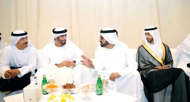 "محمد بن راشد وخالد وسلطان بن سليم والعريس خلال الحفل\tتصوير ـــ سيف محمد"