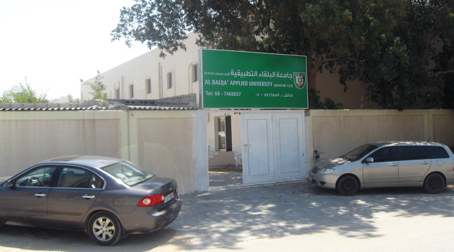 "اغلاق جامعة البلقاء في عجمان \tتصوير - غلام كاركر"