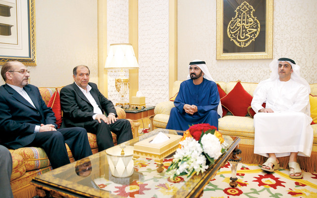 "محمد بن راشد لدى لقائه مصطفى نجار بحضور سيف بن زايد\tتصوير ـــ محمد هشام"