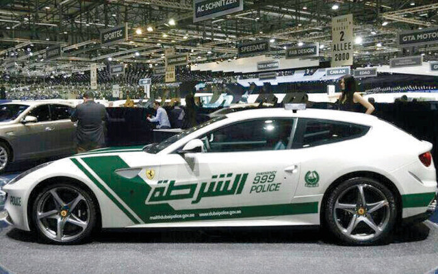 "سيارة الشرطة\"فيراري\""