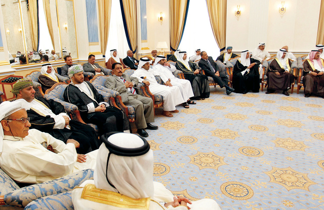 "جانب من اجتماع ممثلي الصحافة الخليجية مع رئيس الوزراء البحريني الأمير خليفة بن سلمان بنا"