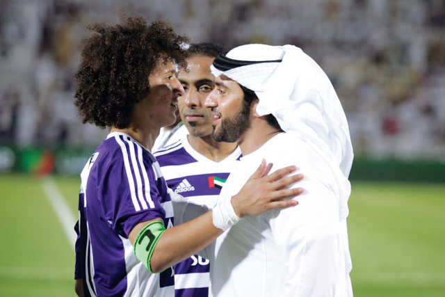 "عبد الله بن محمد يتلقى التهنئة من عمر عبد الرحمن"