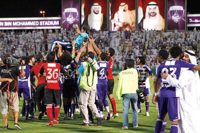 "فرحة اللاعبين بلقب دوري المحترفين \t تصوير: ناصر بابو"