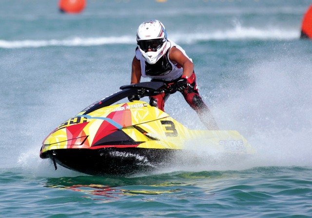 "سكاي دايف دبي تألق في بطولة الإمارات للدراجات المائية\t من المصدر"