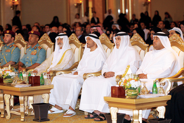 "نهيان بن زايد ونهيان بن مبارك خلال إفتتاح المؤتمر الدولي \t\t البيان"