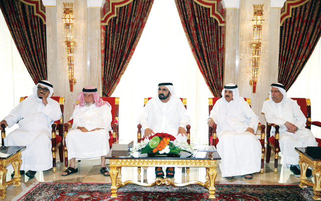 "محمد بن راشد يتوسط ضاحي خلفان وأحمد الكبيسي وعبدالغفار حسين وعبدالله عمران تريم \t\t\t\t\t                تصوير- خليفة اليوسف"