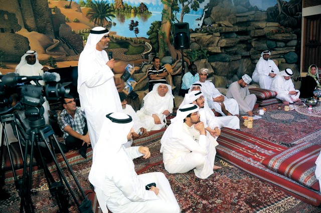 "المشاركون في الندوة"