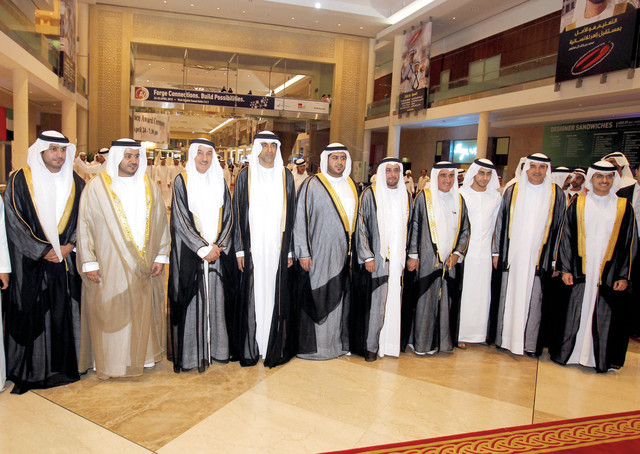 "عبدالله عبيدالله ووالد العريس والعريس وسيف وعلي الشعفار ومحمود عيسى وماجد السويدي"