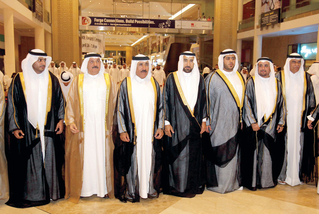 "علي موسى النقبي ووالد العريس والعريس وجمعة النابوده وراشد وماجد السويدي"