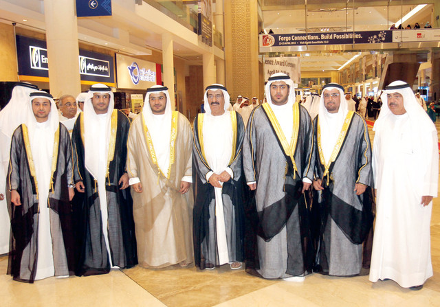 "عبدالله النابوده وحميد الطاير ووالد العريس والعريس وجمعة الماجد واحمد الطاير وسعيد الرقباني وابراهيم بوملحة وسعود السويدي وعبدالعزيز الغرير"