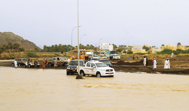 "جريان الأودية نتيجة الأمطار الغزيرة في ولاية ابراء العمانية                 \tالعمانية"