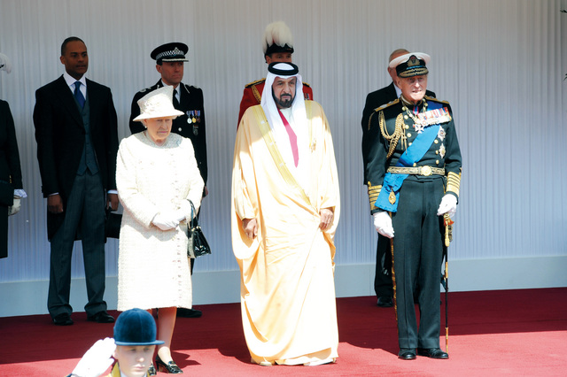 "رئىس الدولة وملكة بريطانيا ودوق أدنبرة"