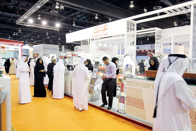 "دائرة الموارد البشرية تنظم مشاركة 32 دائرة تابعة لحكومة دبي تحت مظلة واحدة\t تصوير - عمران خالد"