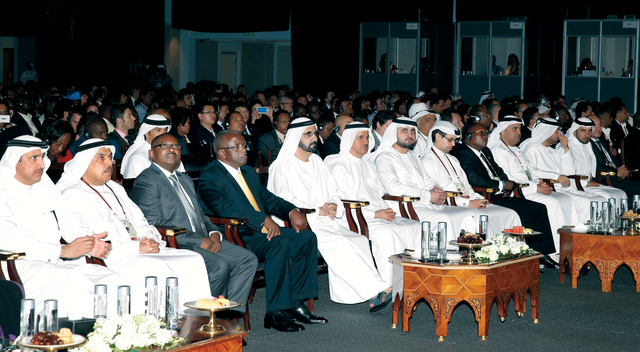 "محمد بن راشد ومكتوم بن محمد ورئيس وزراء أوغندا والمنصوري والشيباني وعبدالرحمن الغرير وبوعميم"