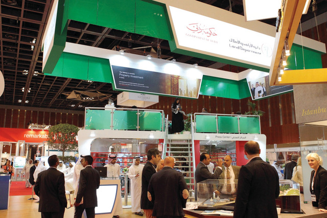 "فريق عمل اراضي دبي قدم عشرات الاستشارات للزوار والمستثمرين في معرض العقارات الدولي من المصدر"