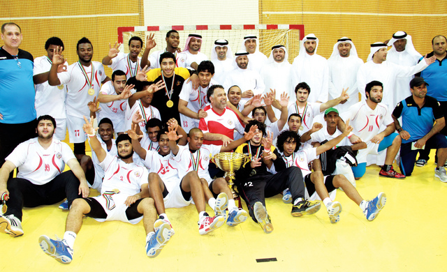 "تتويج فريق الشارقة للشباب ببطولة دوري اليد\tمن المصدر"