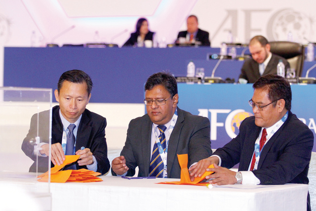 "جانب من فرز الاصوات"