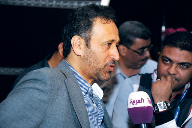 "السركال يتحدث للاعلاميين"