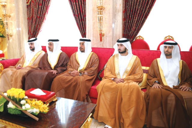 "مكتوم وماجد بن محمد وعبدالله بن زايد وسلطان بن طحنون وسهيل المزروعي"