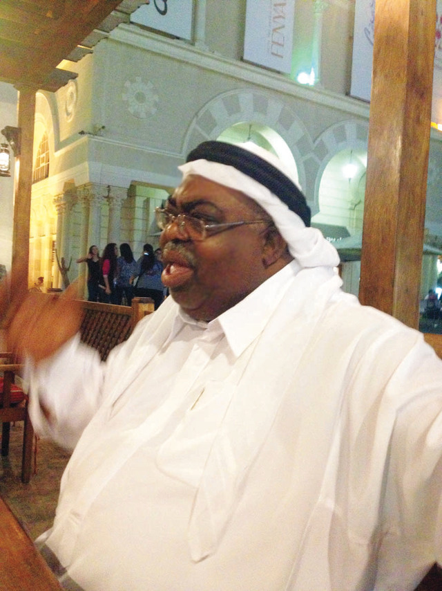 "علي خميس العشر"