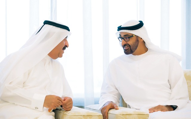 "حاكم أم القيوين في حديث مع محمد بن زايد خلال الزيارة \tوام"