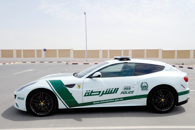 "السيارة فيراري"