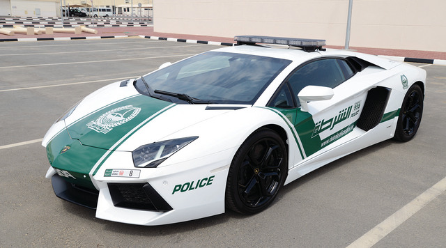 "السيارة الرياضيةلامبورجيني أفينتادور ضمن اسطول شرطة دبي\tالبيان"