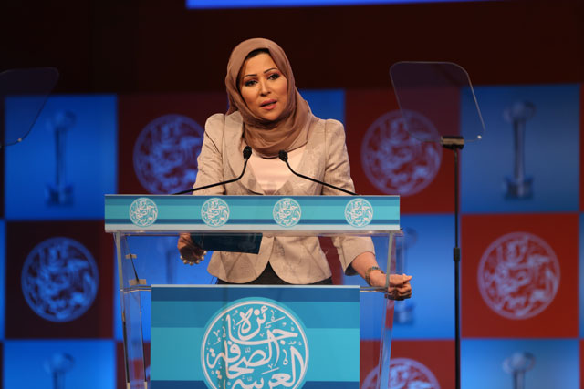 "الإعلامية خديجة بن قنة متحثة للحضور"