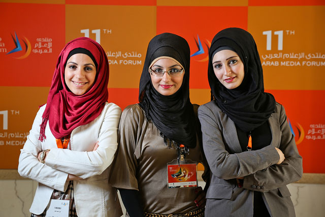 "بعض الوجوه النسائية المشاركة"