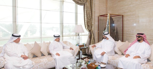 "محمد بن زايد خلال استقباله ولي عهد البحرين بحضور طحنون بن زايد \tوام"