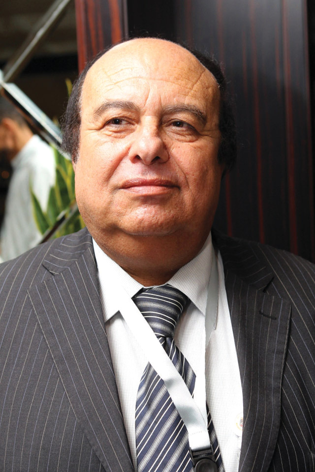 "هشام عمر عبدالعزيز"