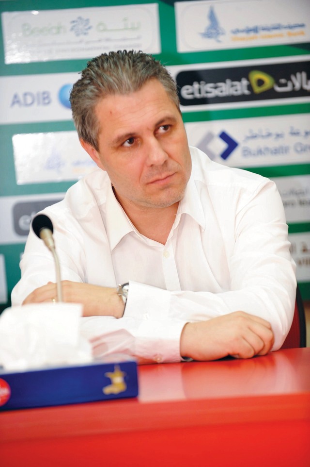 "سوموديكا خلال المؤتمر الصحافي"