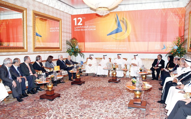 "محمد بن راشد خلال لقاء العربي ونخبة من القيادات الإعلامية المحلية والعربية    \t\t\t\t\t\t\t\t\t          تصوير: خليفة اليوسف ومحمد هشام"