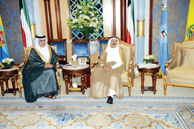 "صباح الأحمد خلال استقباله سلمان بن إبراهيم\tمن المصدر"