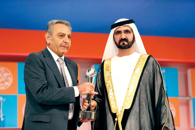 ".. وسموه يسلم الجائزة إلى حازم صاغية"