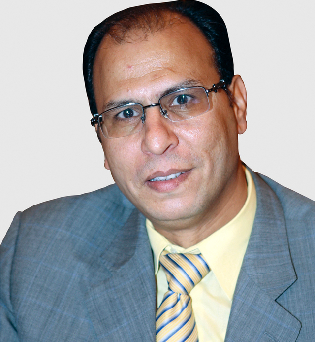 "عادل السنهوري: في مصر مادة ثرية للسخرية"