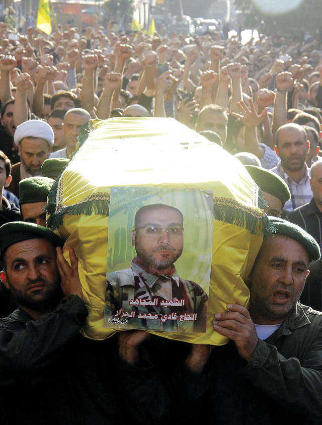 "أحد قتلى حزب الله يشيع في بيروت \t  أ.ف.ب"