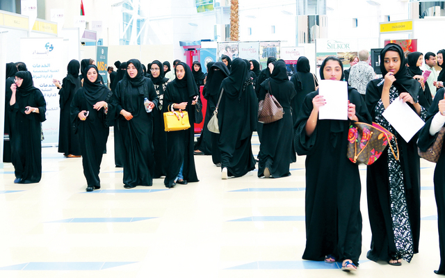 "اقبال كبير من الاناث على المشاركة في معارض التوظيف \t\t\t ارشيفية"