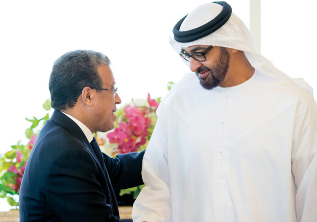 "سموه مرحبا بسفير المغرب"