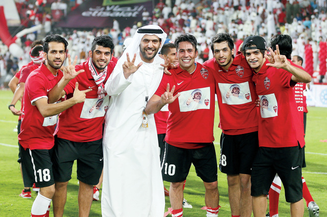 "النابودة في لقطة للذكرى مع الكأس الثامنة"
