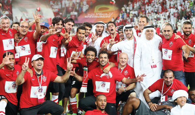 "الأهلي يحقق الإنجاز الثامن ويساوي الملك في عدد الألقاب"