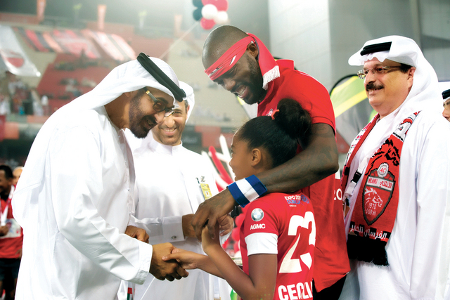 "محمد بن زايد يحيي غرافيتي وابنته"