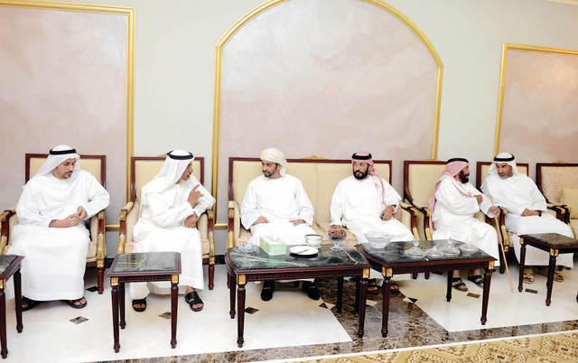 "حمدان بن زايد ملبياً دعوة أحد المواطنين"