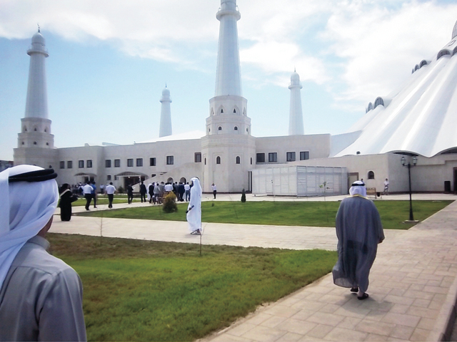 "مسجد الشيخ خليفة صرحاً إسلامي برؤية إماراتية"