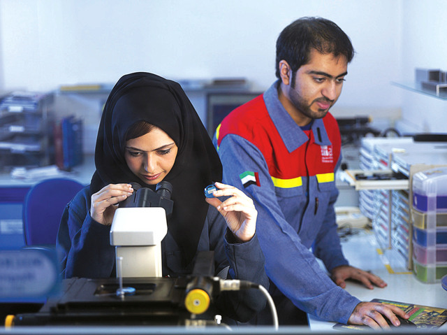 "1533 موظفاً مواطناً يعملون في الشركة العام 2015"